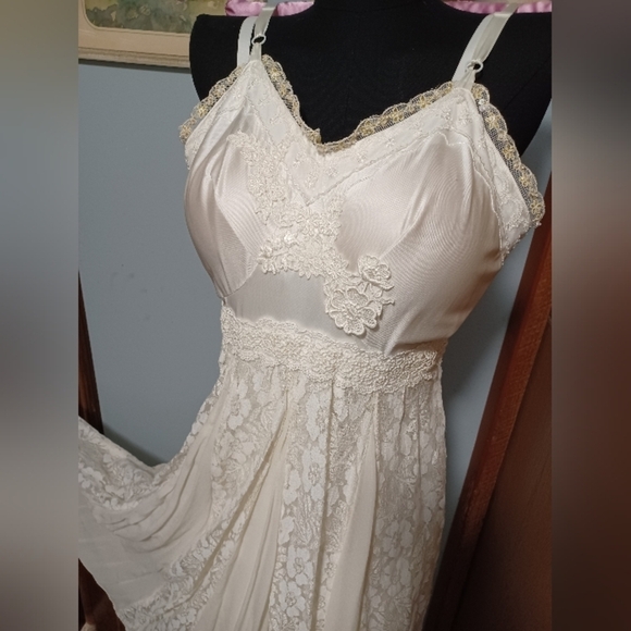 An Elegant Vintage Lace Trimmed Handmade Slip Wedding Dress - Picture 4 of 16